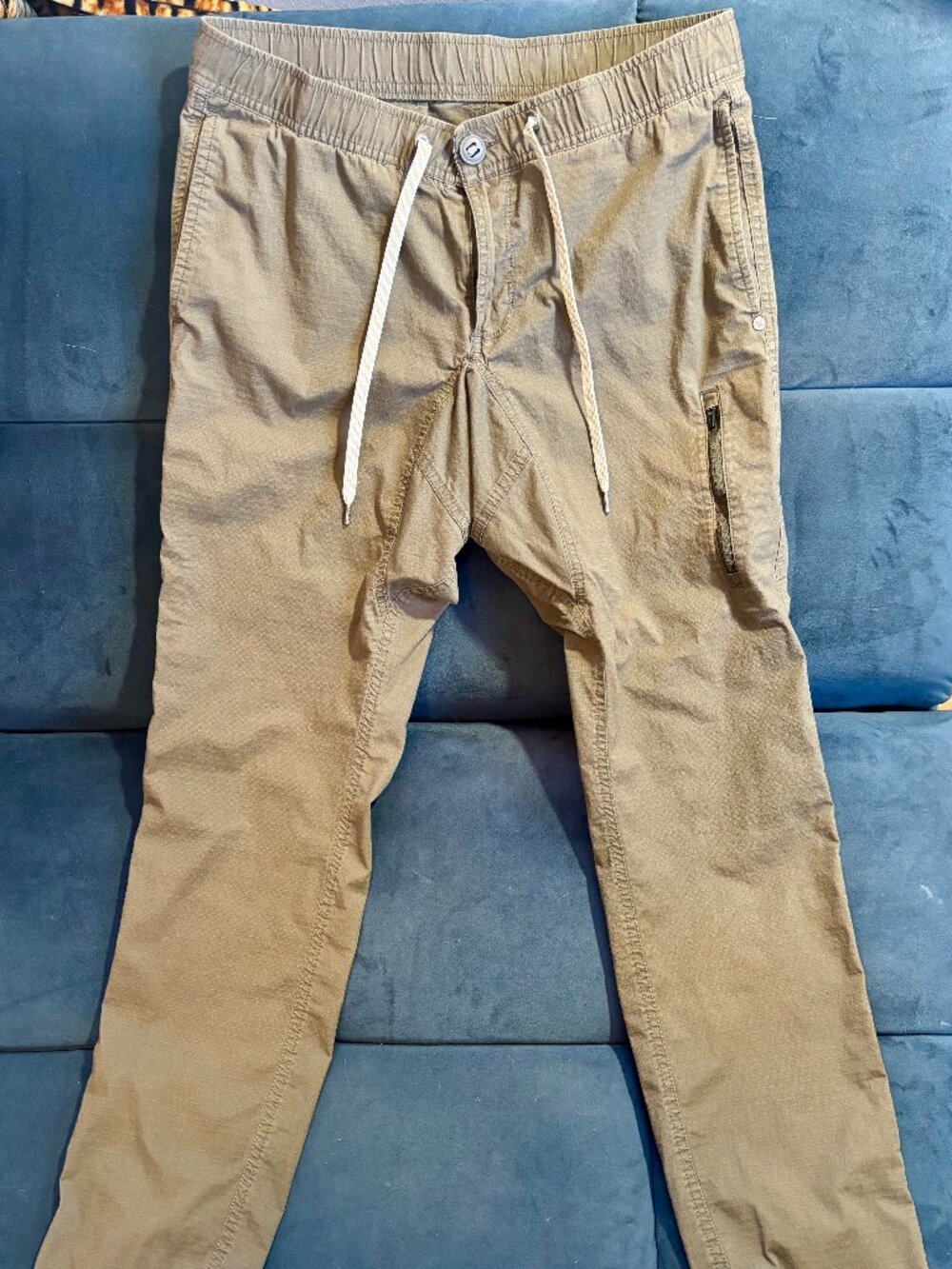 Vuori Ripstop Women's size Medium activewear hiking casual 28" inseam army green